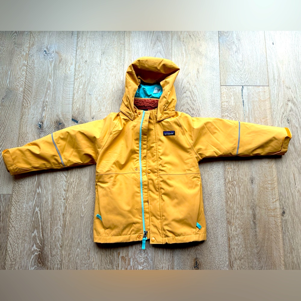 Patagonia 3-in-1 kids Jacket size 5T in mustard yellow.